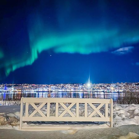 Panorama View - Free Parking - Perfect For Couples Appartement Tromsø Buitenkant foto