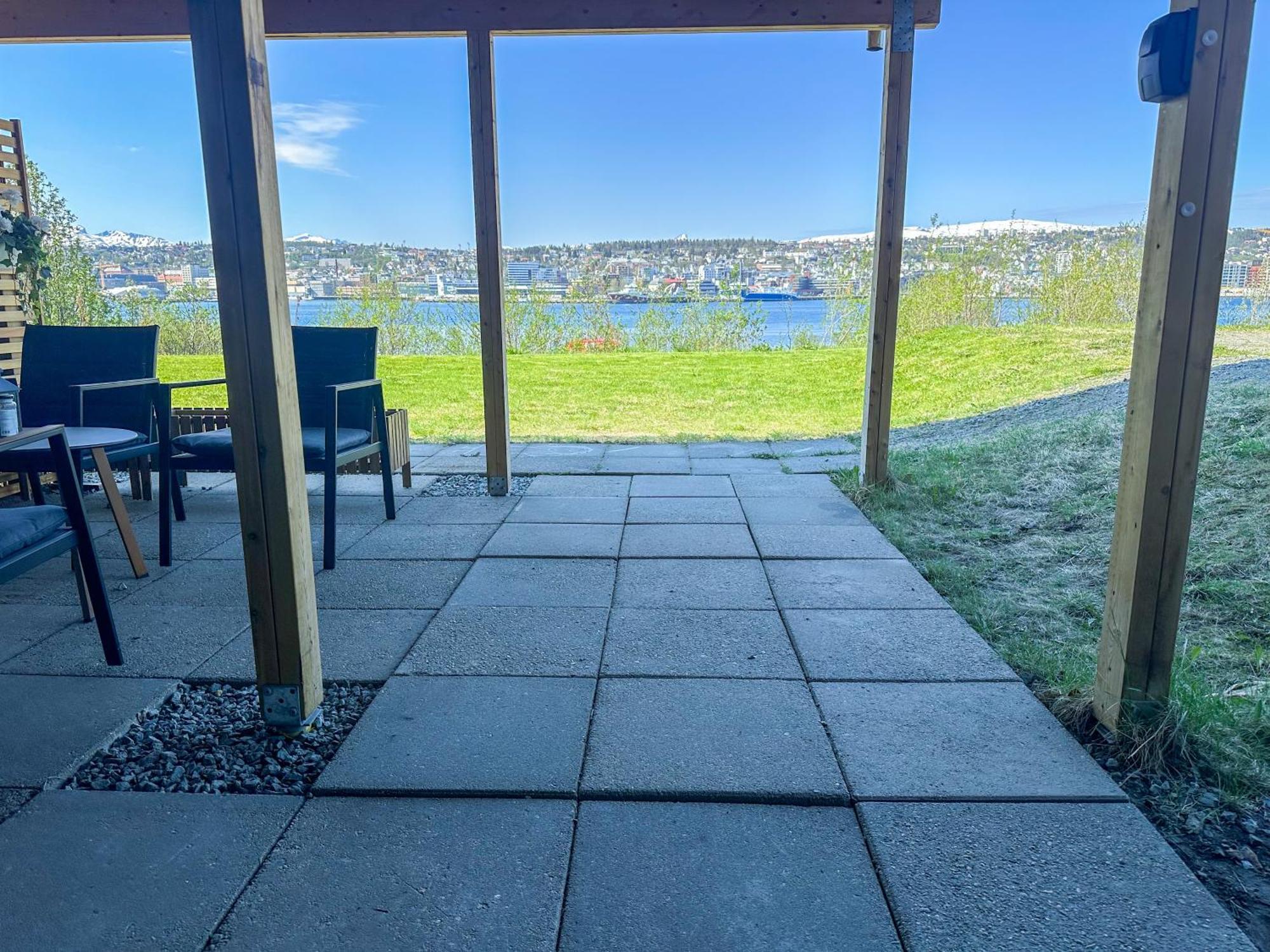 Panorama View - Free Parking - Perfect For Couples Appartement Tromsø Buitenkant foto