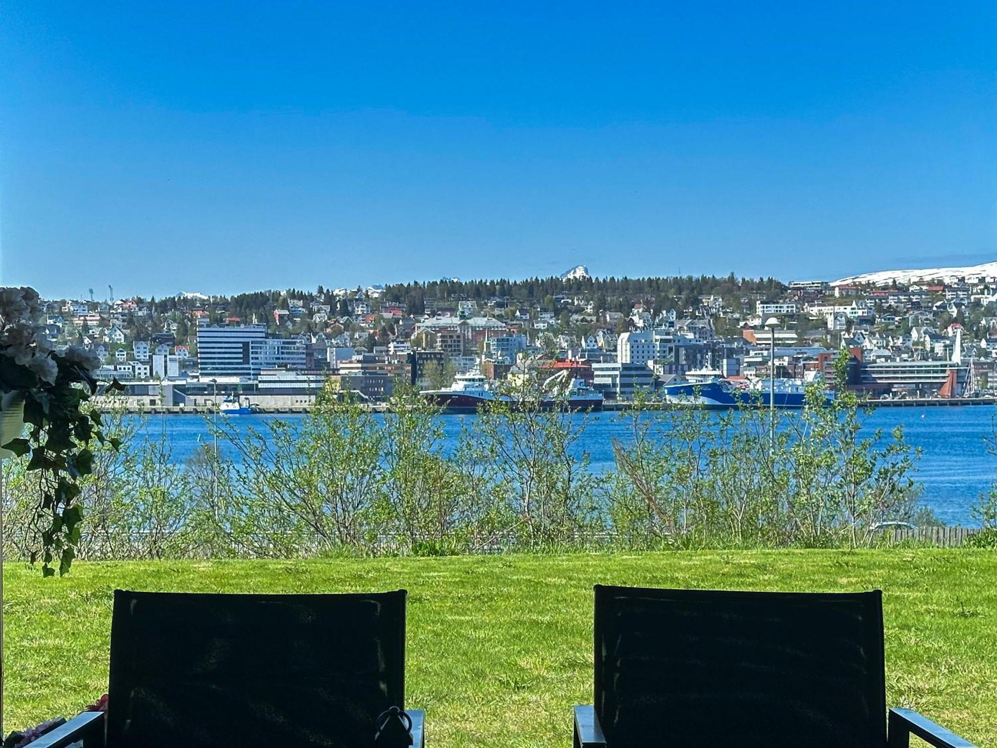 Panorama View - Free Parking - Perfect For Couples Appartement Tromsø Buitenkant foto