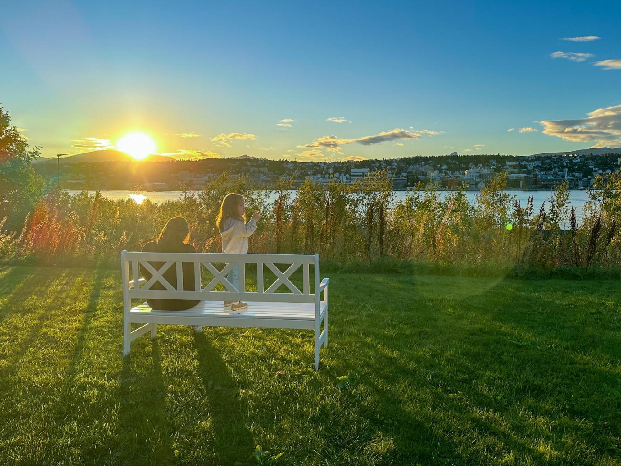 Panorama View - Free Parking - Perfect For Couples Appartement Tromsø Buitenkant foto