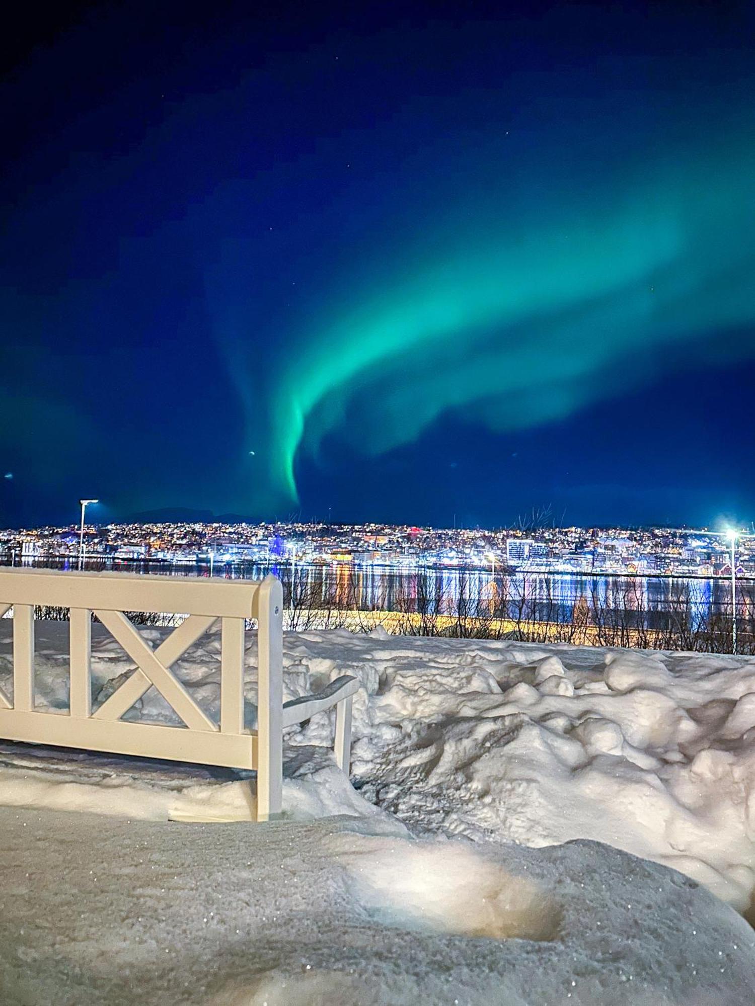 Panorama View - Free Parking - Perfect For Couples Appartement Tromsø Buitenkant foto